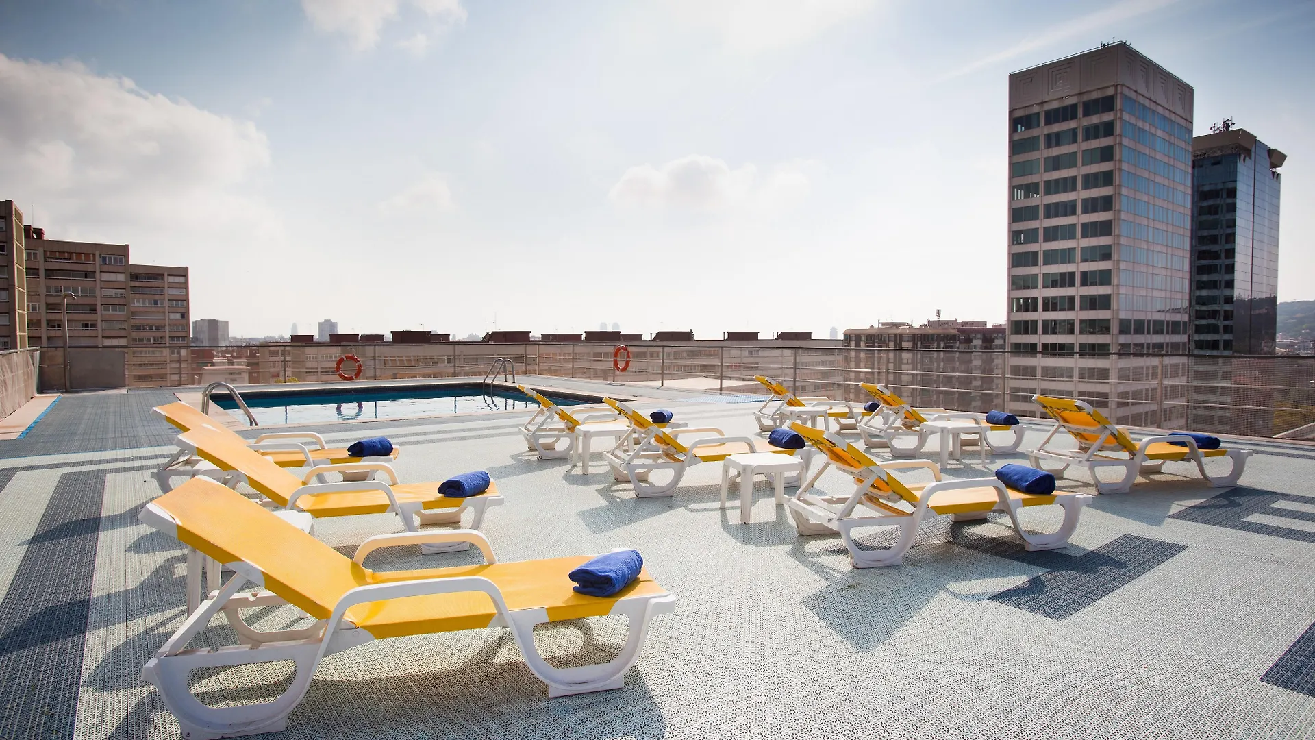 Hotel Moxy Barcelona 4*,