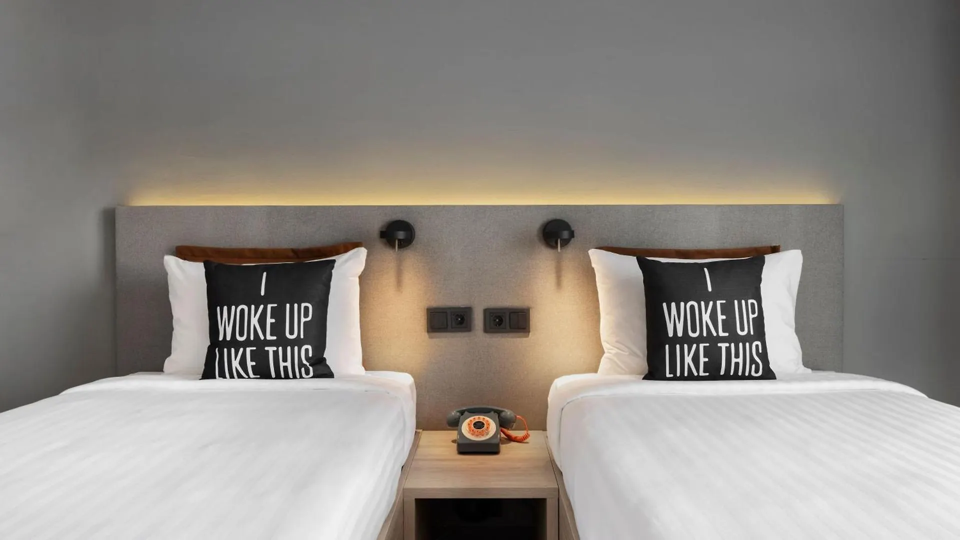 Hotel Moxy Barcelona 4*,
