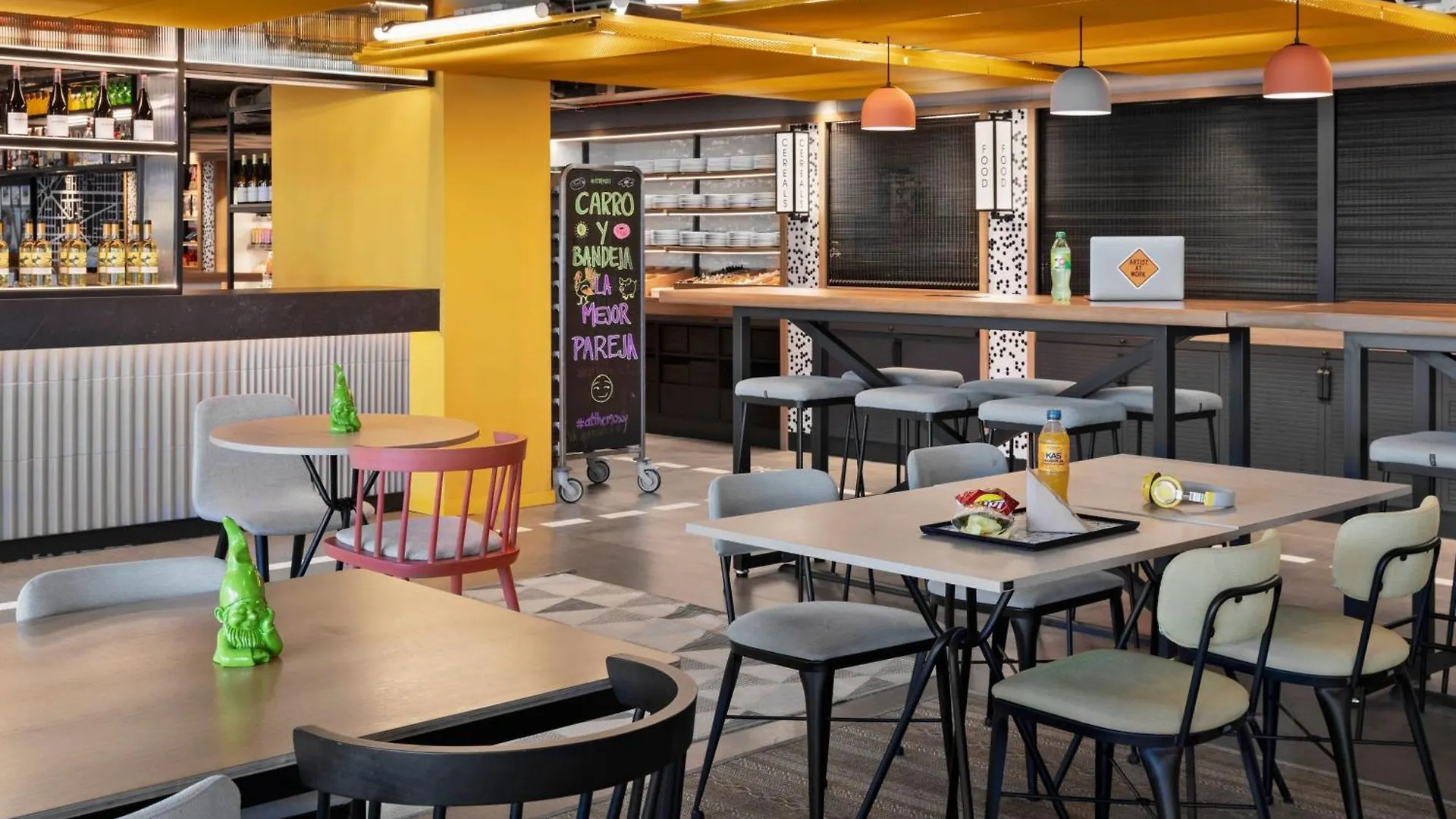Hotel Moxy Barcelona 4*,  Spanien