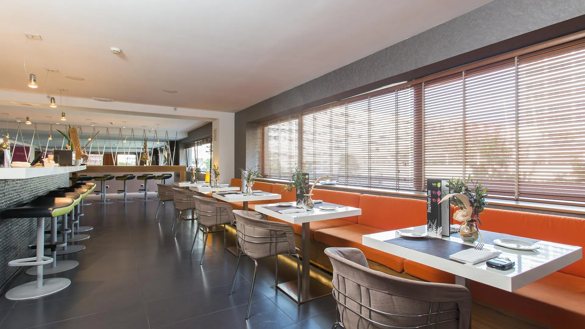 Moxy Barcelona Hotel 4*,